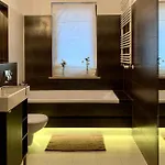 Uroczy Apartament W Centrum Miasta